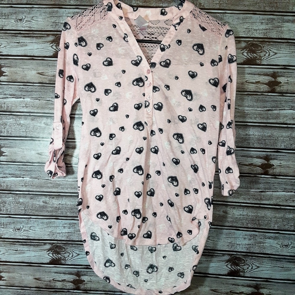 ⭐No Boundaries Cute Heart Print Blouse Size Small⭐